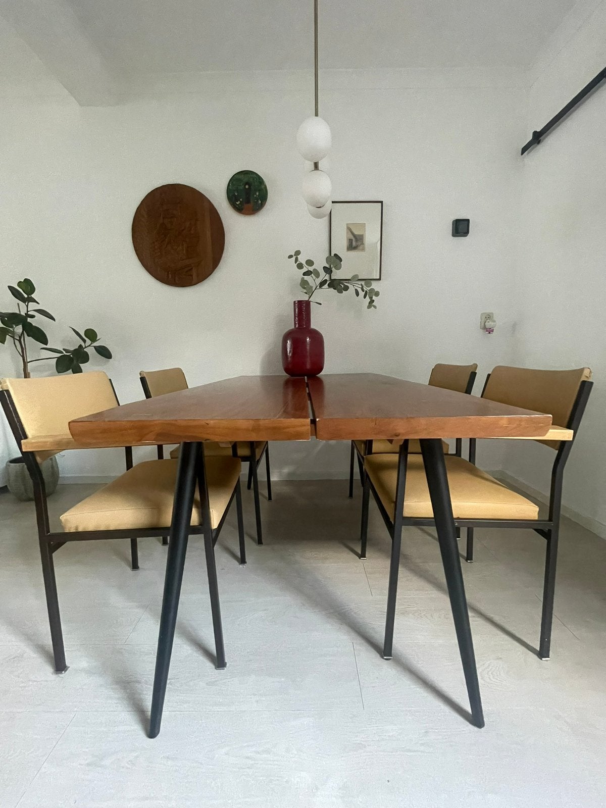 Dutchbone Alagon eettafel + 4 vintage leren stoelen, Huis en Inrichting, Ophalen, Gebruikt, 50 tot 100 cm, Vier personen