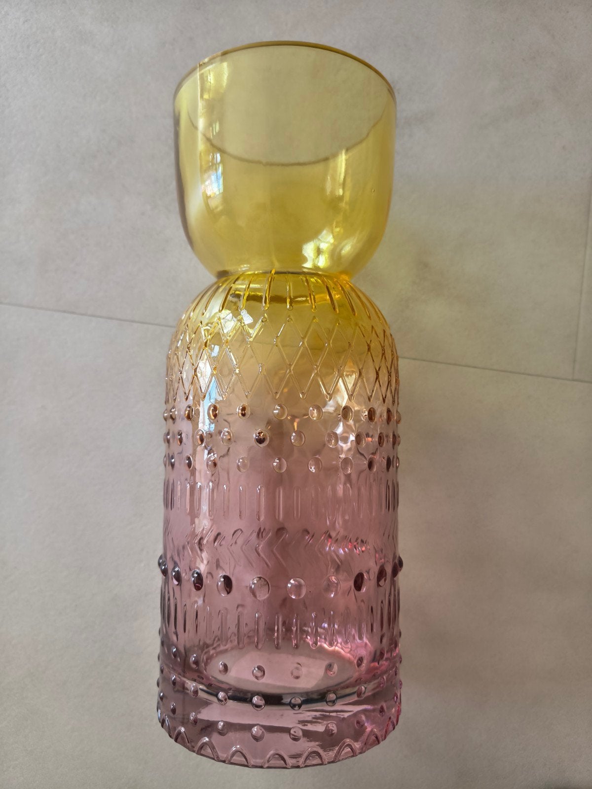 Nieuwe glazen vaas, 26 cm hoog, 10 cm opening, Huis en Inrichting, Ophalen of Verzenden, Nieuw, Geel, Glas