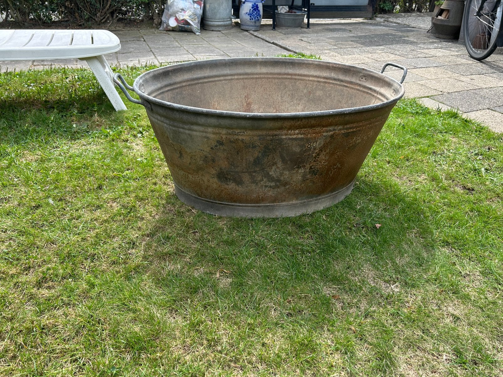 Grote zinken bak, Ophalen