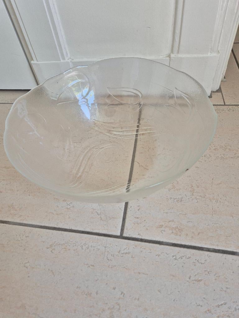 Glazen schaal met tulpen, Huis en Inrichting, Gebruikt, Schaal, Rond, Ophalen of Verzenden