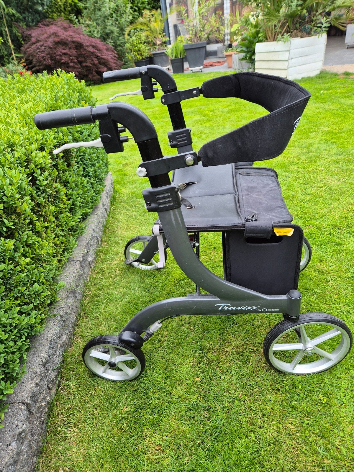 Rollator Travixx met ruime opbergtas, weinig gebruikt, Ophalen of Verzenden, Zo goed als nieuw