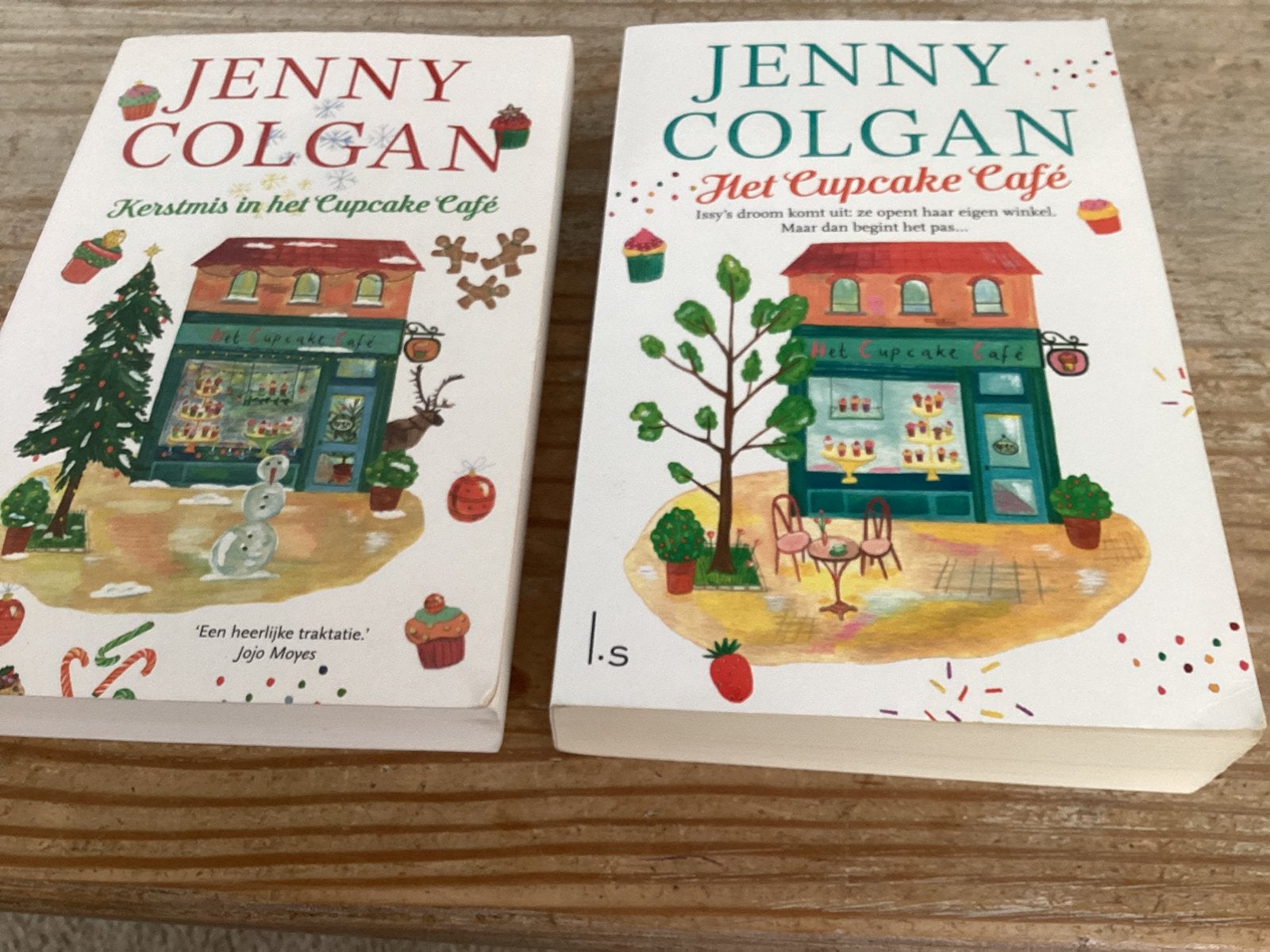 Jenny colgan het cupcake cafe en kerstmis in het cupcafe, Boeken, Ophalen of Verzenden, Gelezen