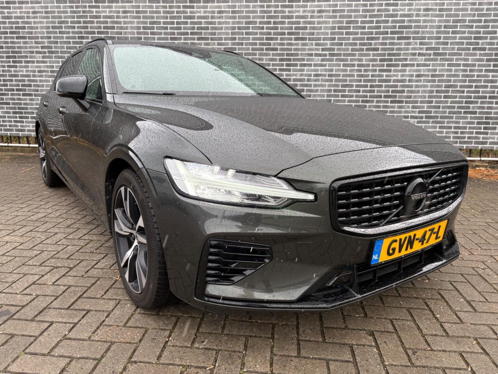Volvo V60 2.0 T6 Recharge AWD R-Design | Trekhaak | Harman K, Lane Keeping Assist, Gebruikt, Euro 6, 4 cilinders