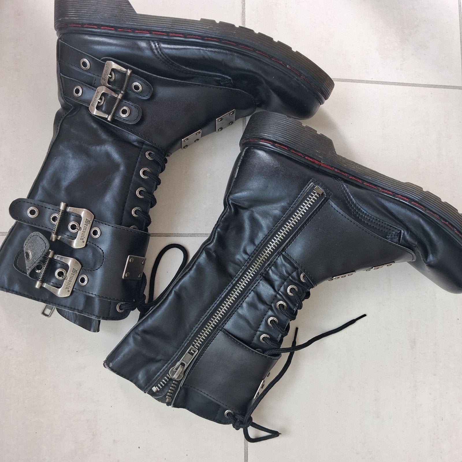 Demonia laarzen met gespen en veters - Maat 44, Kleding | Heren, Zwart, Boots, Ophalen of Verzenden, Gedragen