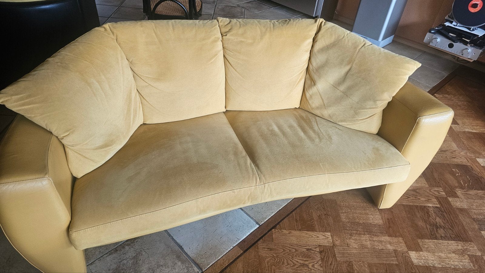 Leolux 2-zitsbank in geel leer en suede, Ophalen, Modern design, Gebruikt, Tweepersoons