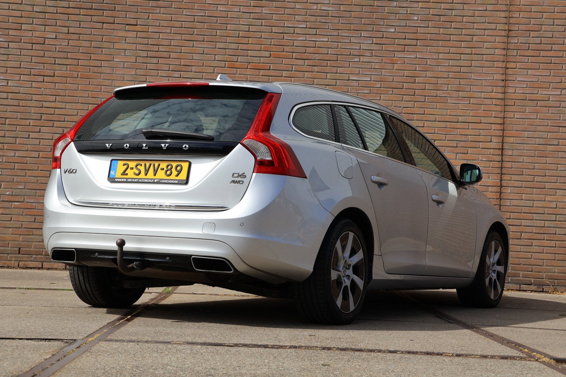Volvo V60 2.4 D6 AWD Plug-In Hybrid Summum, Auto's, Automaat, Zwart, Automatische klimaatregeling, Vierwielaandrijving