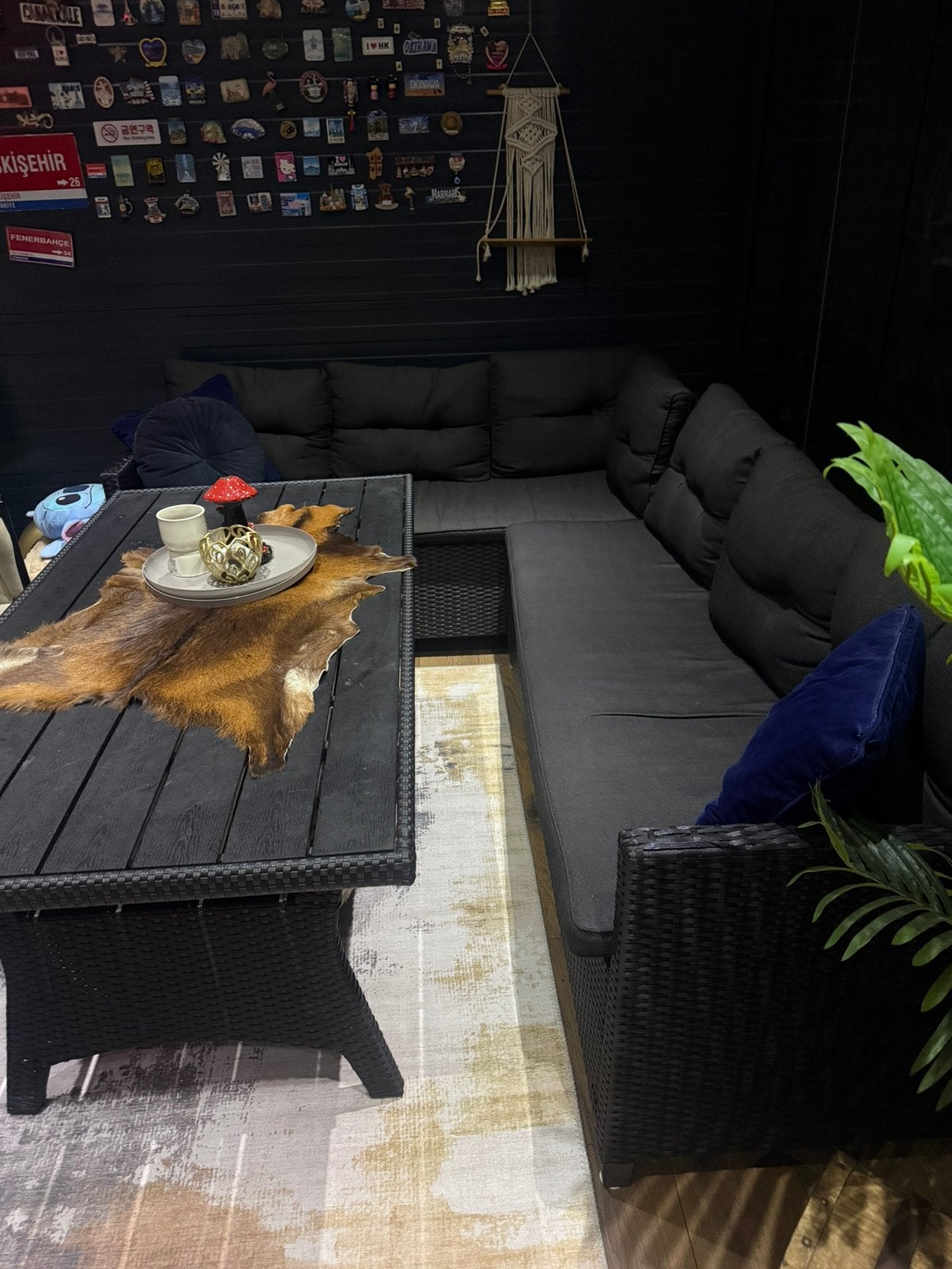 Loungeset met tafel, stond altijd in de Veranda, Tuin en Terras, Ophalen, 5 zitplaatsen, Kunststof, Gebruikt