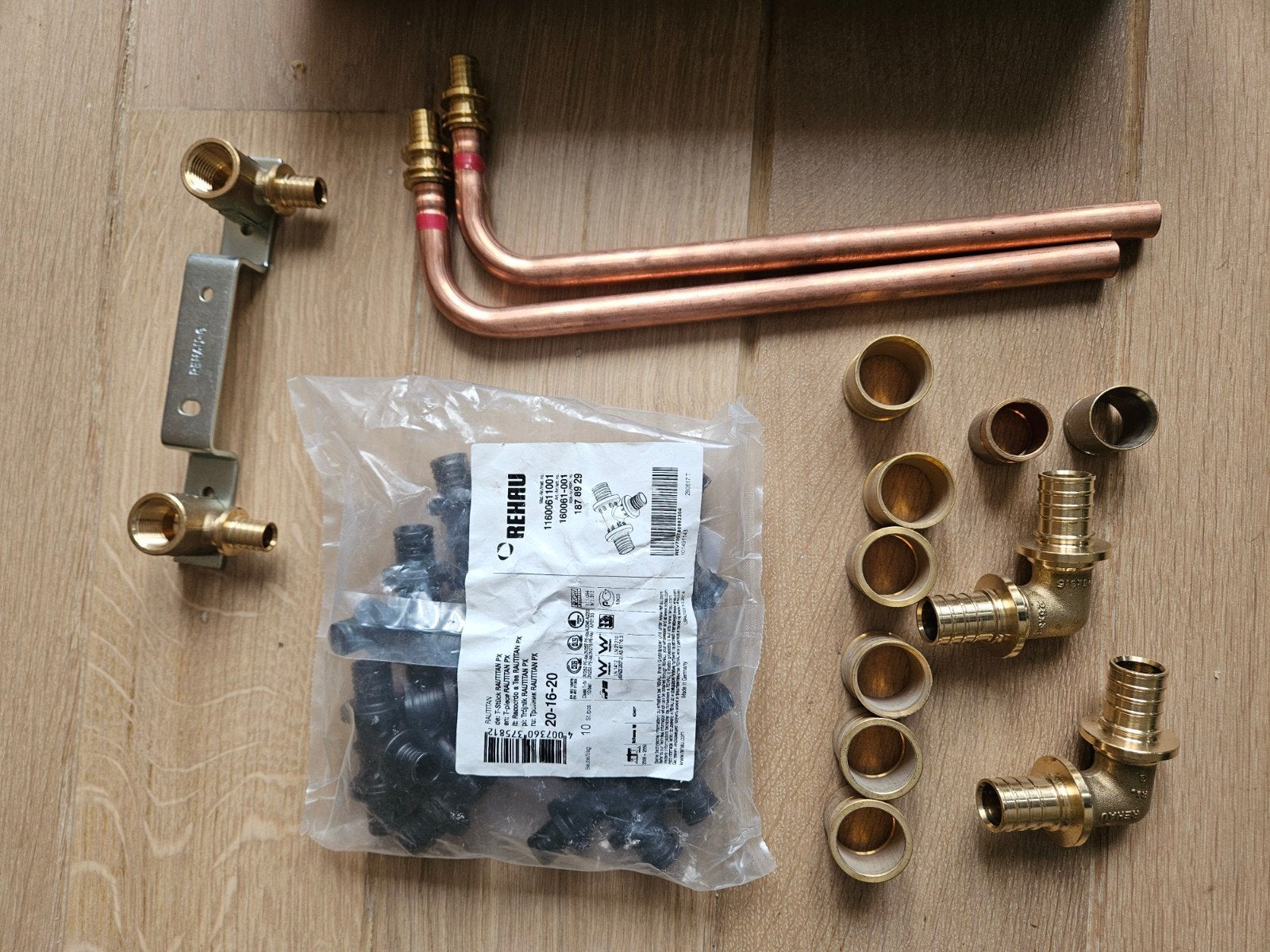 Te koop aangeboden: Rehau buis van 20mm met een lengte van 9, Ophalen of Verzenden