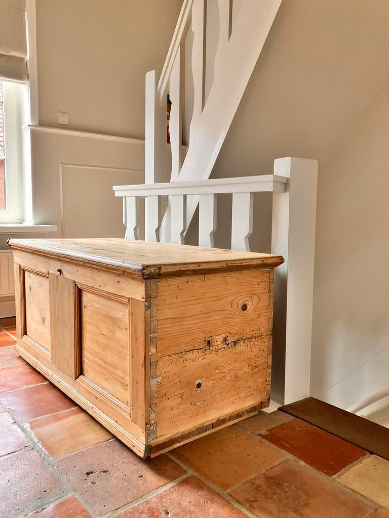 Oude grenen dekenkist Hoog 56cm Diep 57,5 cm Breed 1.28 cm, Huis en Inrichting, Woonaccessoires | Kisten, Ophalen, Zo goed als nieuw