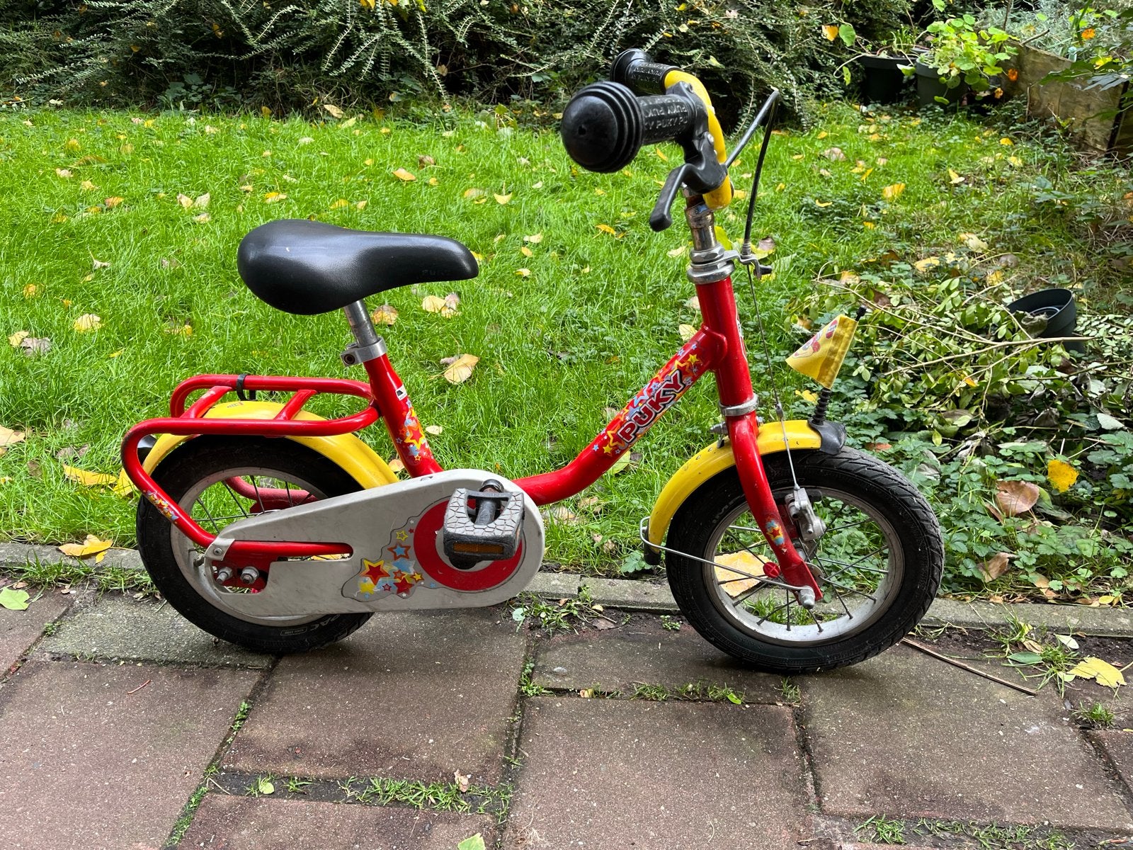 Puky kinderfiets rood/geel - 12 inch, Ophalen, Gebruikt, Terugtraprem, Minder dan 16 inch