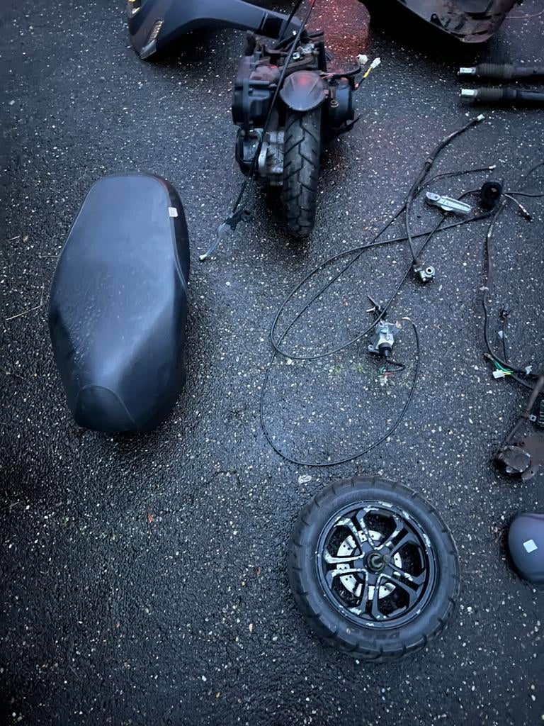 Sym mio 50 2019 onderdelen frame 45km uitlaat motorblok, Ophalen