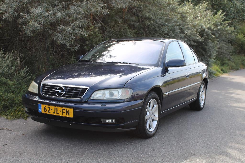 Opel Omega 2.6 I V6 SDN AUT 2002 Blauw, Auto's, Opel, Automaat, Omega, Achterwielaandrijving, 1750 kg