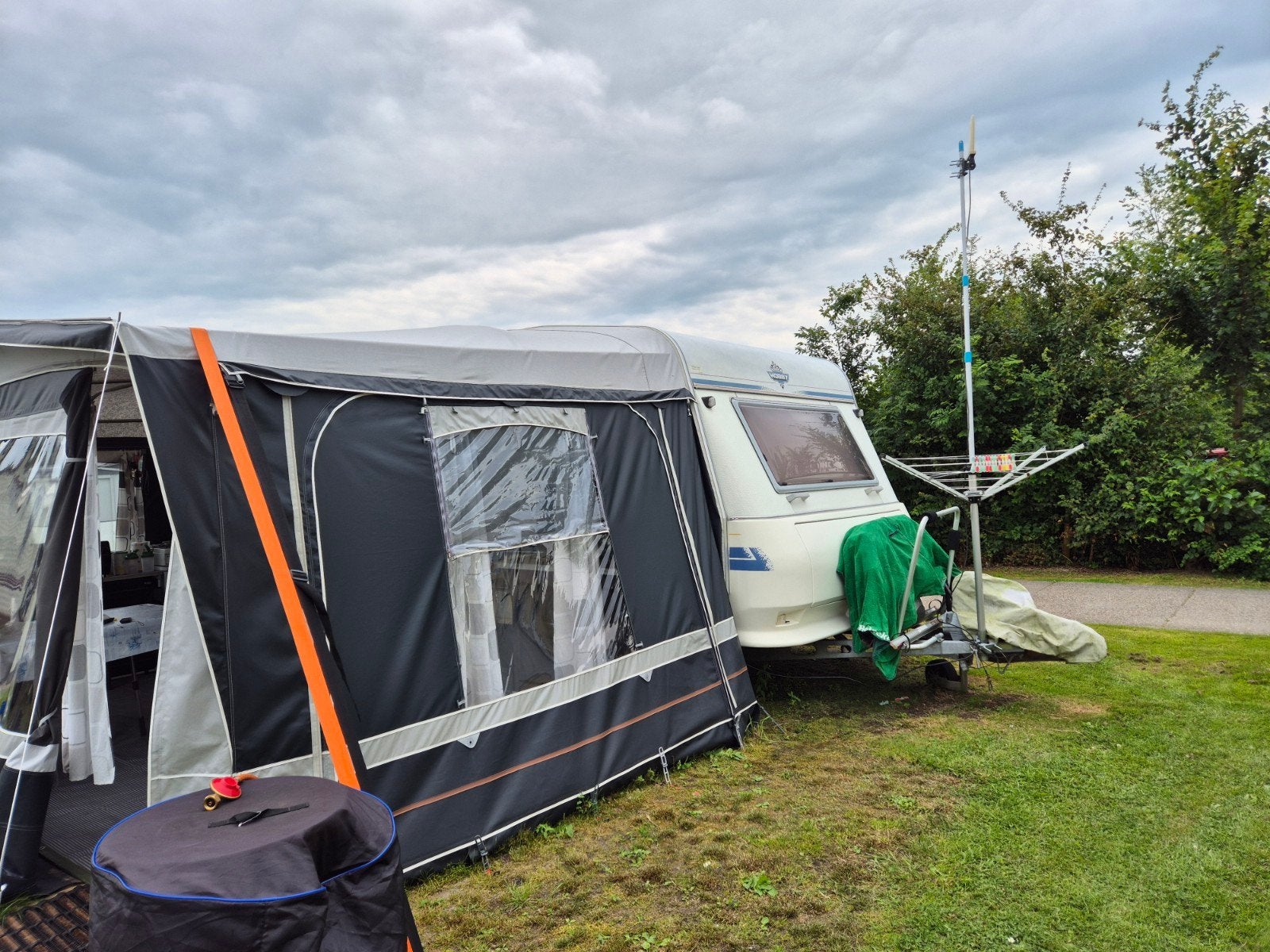 Hobby Elegance Caravan met ruime voortent, Vast bed, Rondzit, Hobby, Particulier