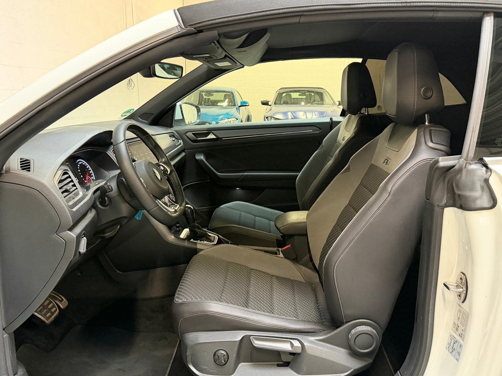 Volkswagen T-Roc Cabrio 1.5 TSI R-Line - AUTOMAAT - NAVIGATI, Auto's, Euro 6, 4 cilinders, Alcantara, Wit