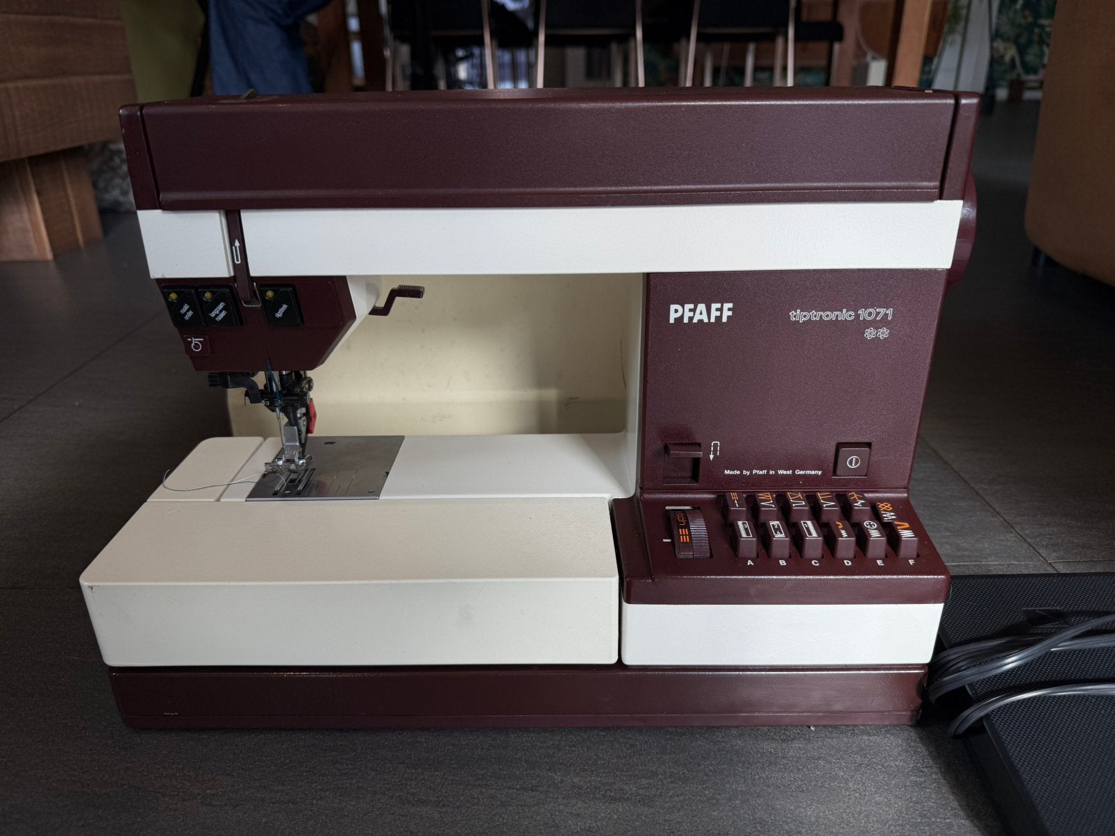 Praff Tiptronic 1071 naaimachine, Ophalen of Verzenden, Zo goed als nieuw, Naaimachine, Pfaff