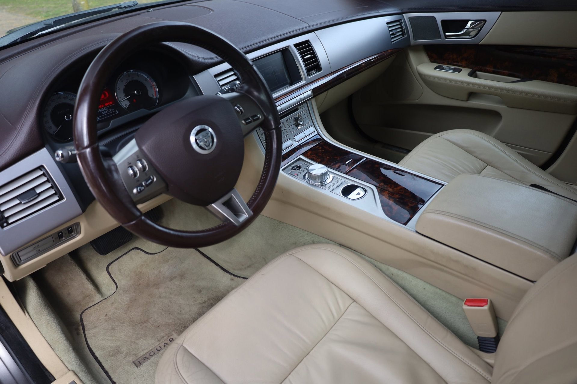 Jaguar XF 3.0 V6 Luxury Aut. | Youngtimer | Luxe leder | Cam, Auto's, Jaguar, Automaat, Gebruikt, Beige, 1850 kg