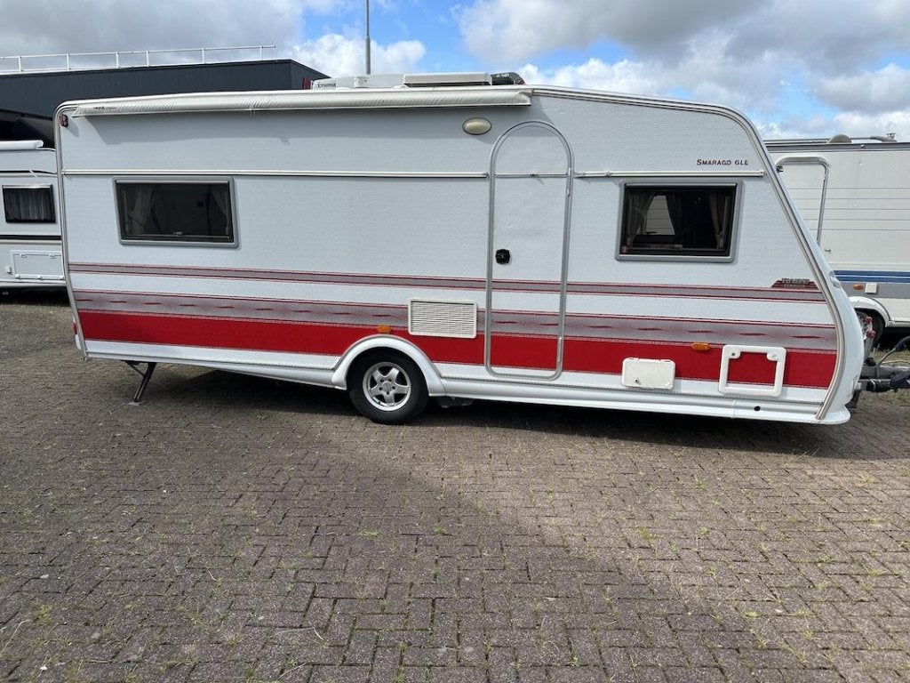 Kabe caravan- Smaragd GLE, Mover, luifel, Airco, (zondag op, Caravans en Kamperen, Bedrijf, 1250 - 1500 kg, 2 aparte bedden, Standaardzit