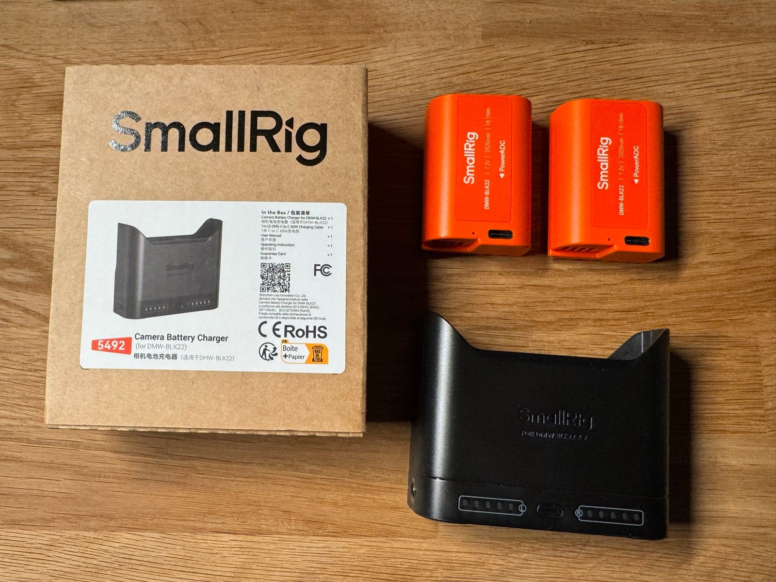 SmallRig Camera Batterijlader met 2 DMW-BLK22 Accu's 2520mAh, Acculader, Overige merken, Ophalen of Verzenden, Zo goed als nieuw