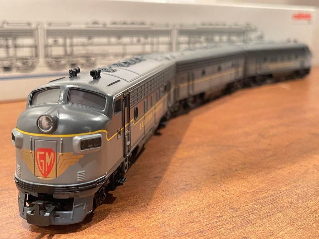 *NIEUW* Märklin 3349 Driedelige USA GM EMD-F-7 *, Hobby en Vrije tijd, Modeltreinen | H0, Wisselstroom, Locomotief, Nieuw, Ophalen of Verzenden