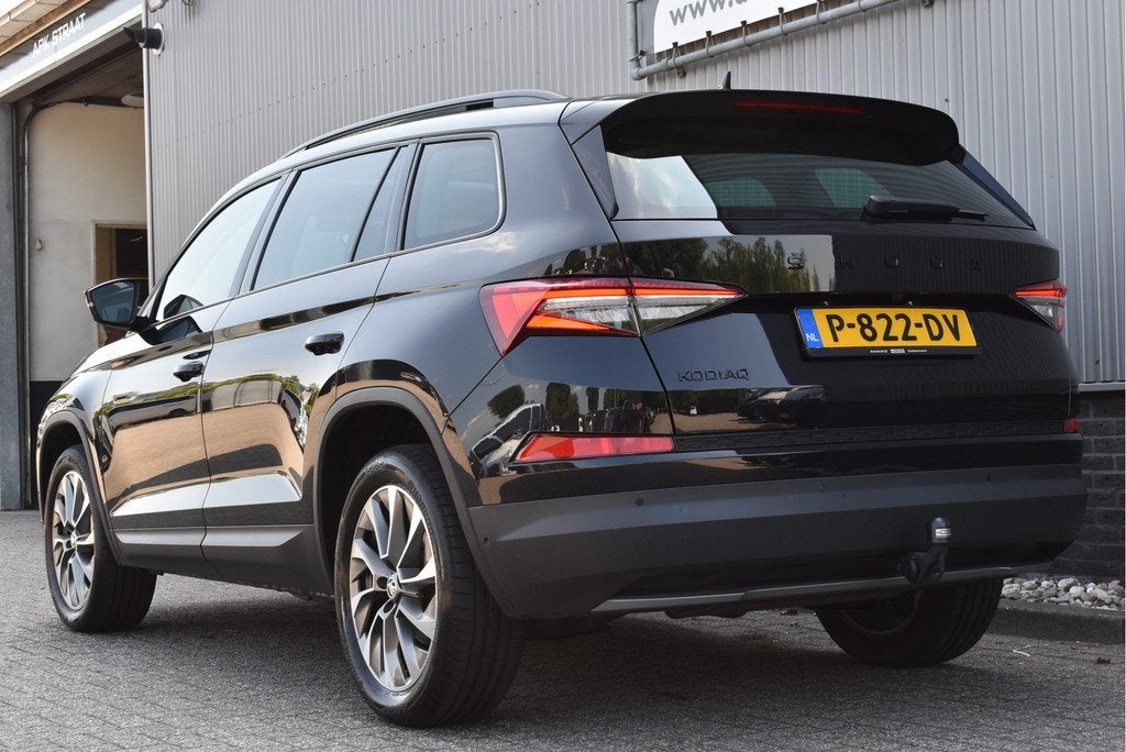Skoda Kodiaq 1.5 TSI Business Edition Facelift Panorama, Ele, Auto's, Skoda, Euro 6, 4 cilinders, 150 pk, Zwart