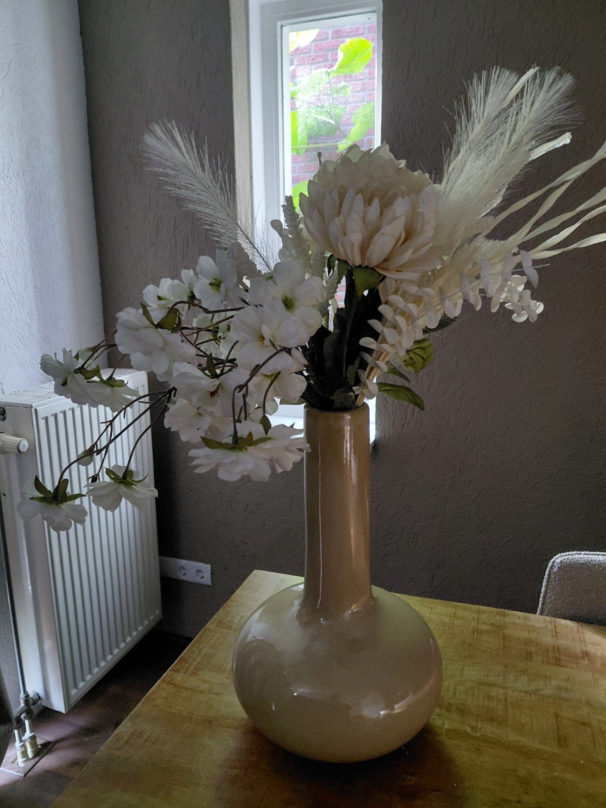prachtige vaas met kunstbloemen, Ophalen, Beige, Inclusief decoratie, Zo goed als nieuw