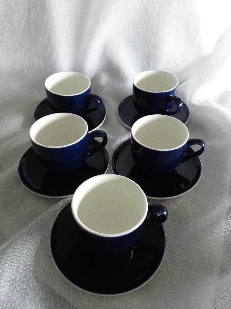 DOUWE EGBERTS PUUR kopjes met schoteltjes, 5 st, donkerblauw, Overige materialen, Ophalen of Verzenden, Zo goed als nieuw, Overige stijlen