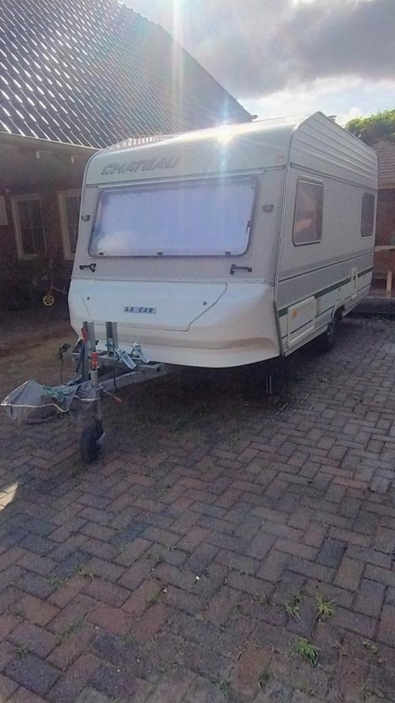 Te koop zeer mooie caravan chateau la car type 430, Caravans en Kamperen, Caravans, Particulier, tot en met 4, 750 - 1000 kg, Kleine zit