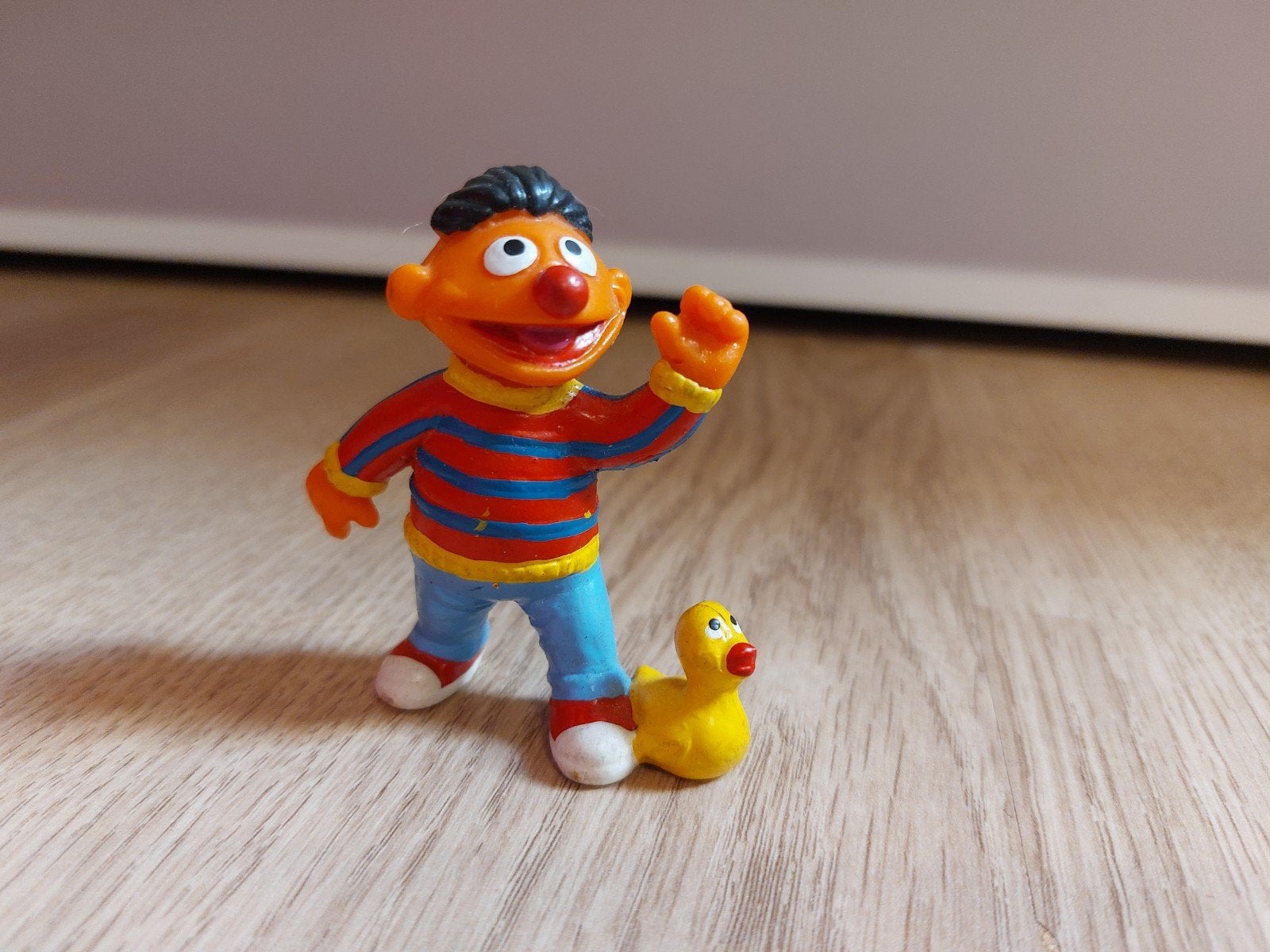 Sesamstraat Ernie poppetje met badeend, Verzamelen, Poppetjes en Figuurtjes, Ophalen of Verzenden
