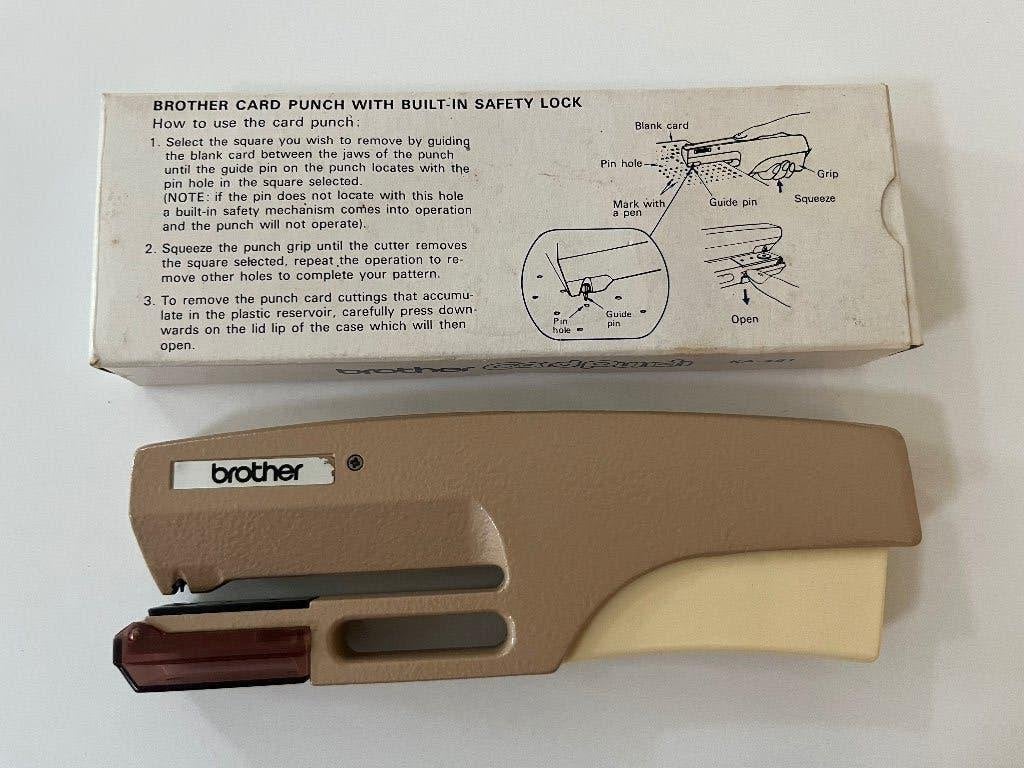 Brother Card punch ponsapparaat, Hobby en Vrije tijd, Knutselen, Gebruikt, Verzenden, Gereedschap of Toebehoren, Beige