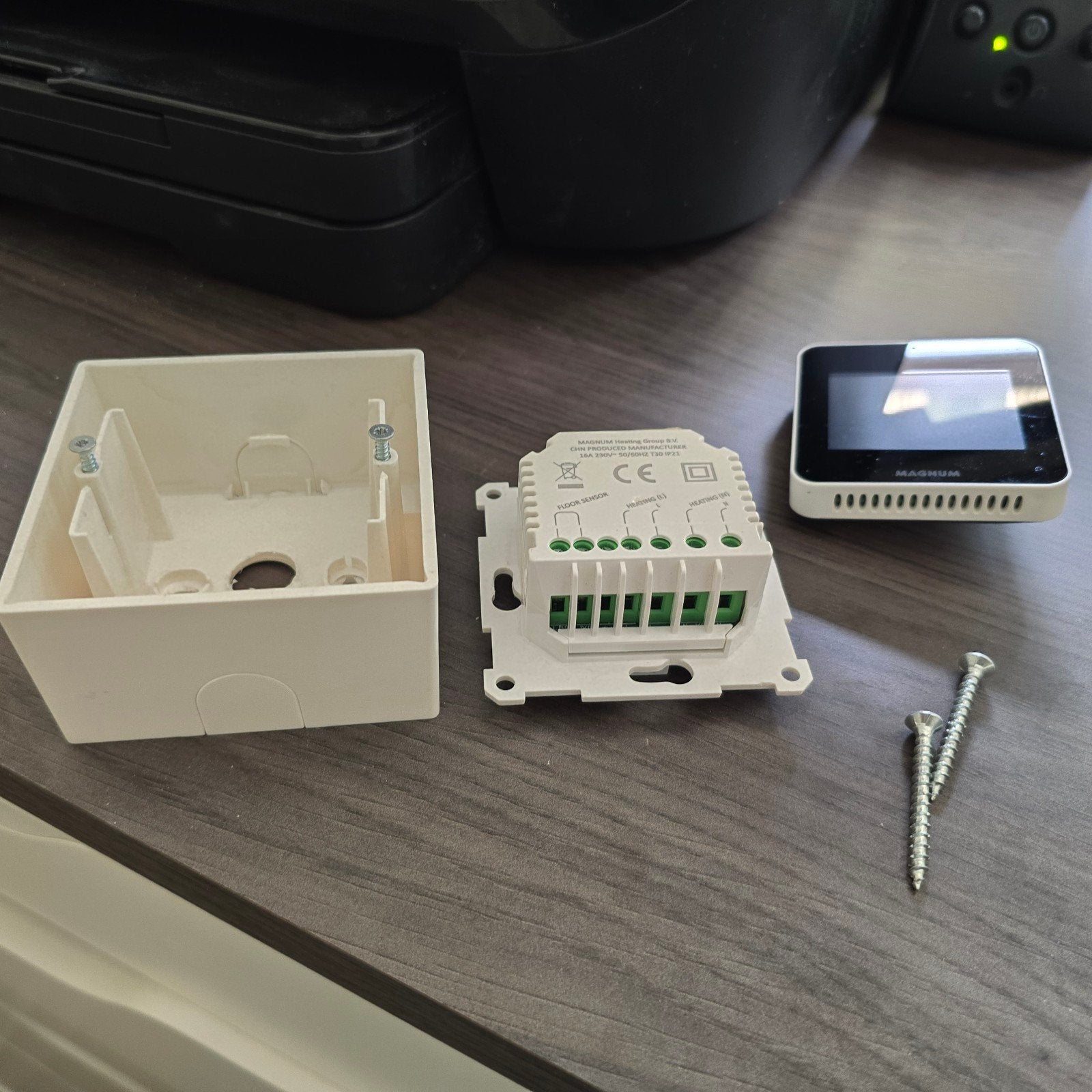 Magnum remote control WiFi thermostaat vloerverwarming, Ophalen of Verzenden, Zo goed als nieuw, Overige typen