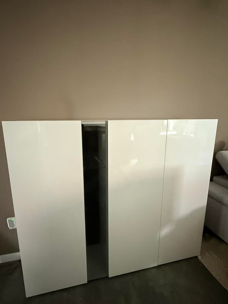 Modern vitrinekast, Huis en Inrichting, Kasten | Roldeurkasten en Archiefkasten, Ophalen of Verzenden, Zo goed als nieuw, 25 tot 50 cm