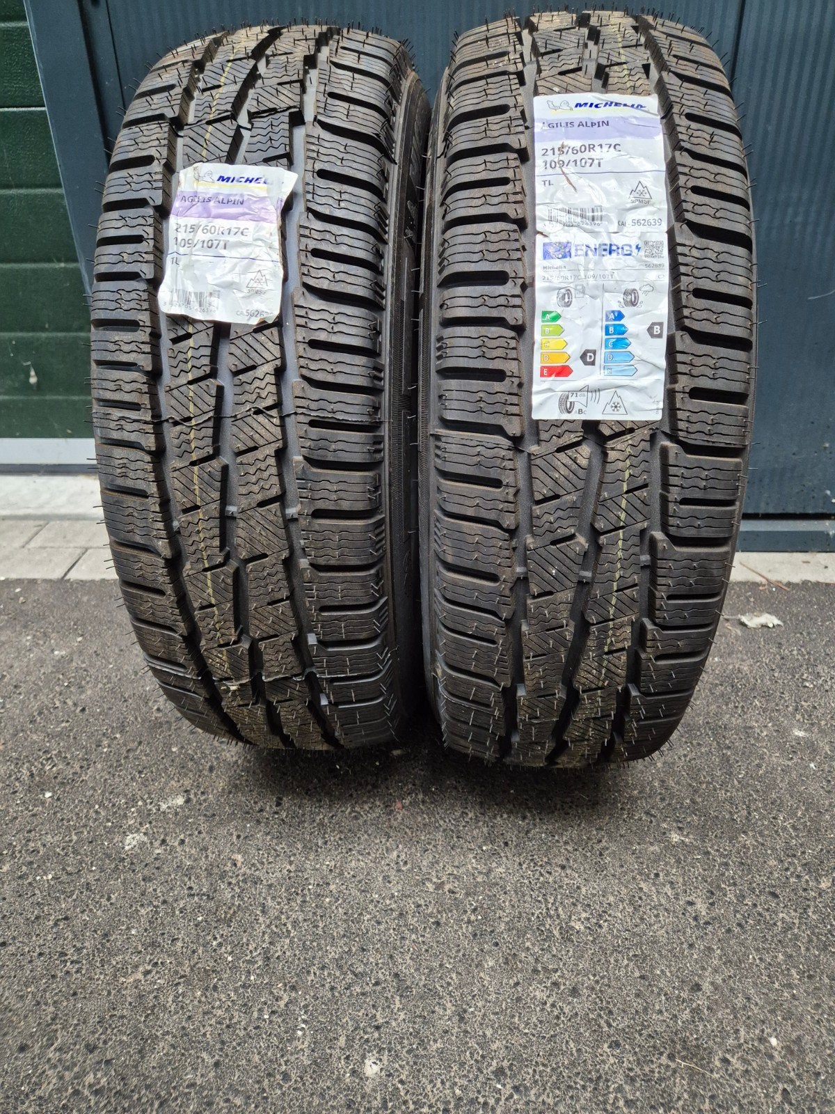 2x BUS BANDEN Michelin Agilis Alpin winter 215 60 17C NIEUW, Ophalen, Nieuw, 17 inch, Winterbanden