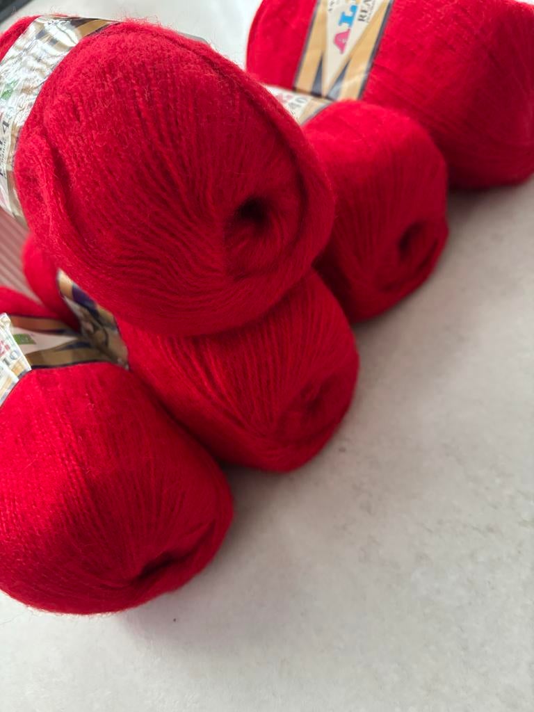 Rood Alize Real 40 garen. %40 wol, Hobby en Vrije tijd, Breien en Haken, Ophalen of Verzenden, Nieuw, Breien of Haken, Wol of Garen