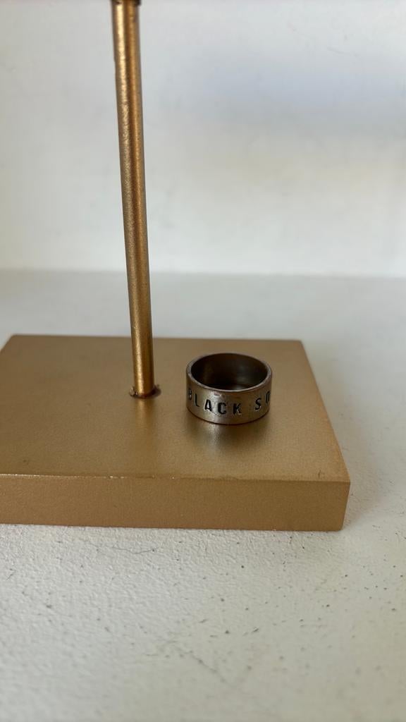 Black squad projects ring, 20 of groter, Zwart, Ophalen of Verzenden, Zo goed als nieuw