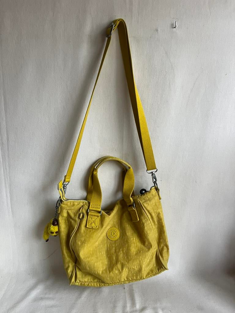 Kipling schoudertas met korte hengsels en schouderband geel, Ophalen of Verzenden, Gebruikt, Geel, Schoudertasje