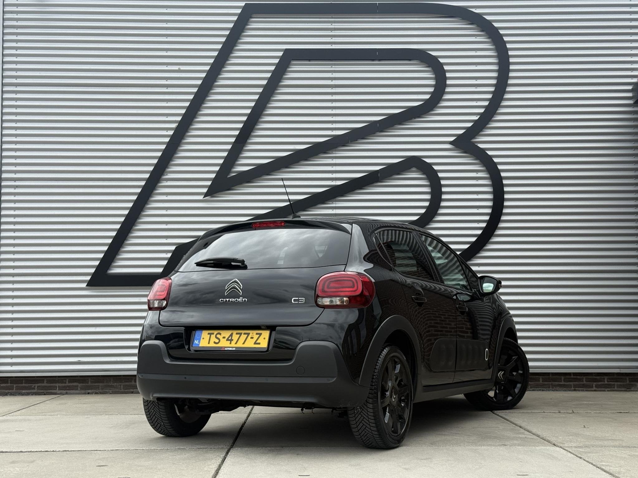 Citroen C3 1.2 PureTech S&S Shine 2e Eigenaar|Navi|Pano|Came, Gebruikt, Euro 6, 1199 cc, 450 kg