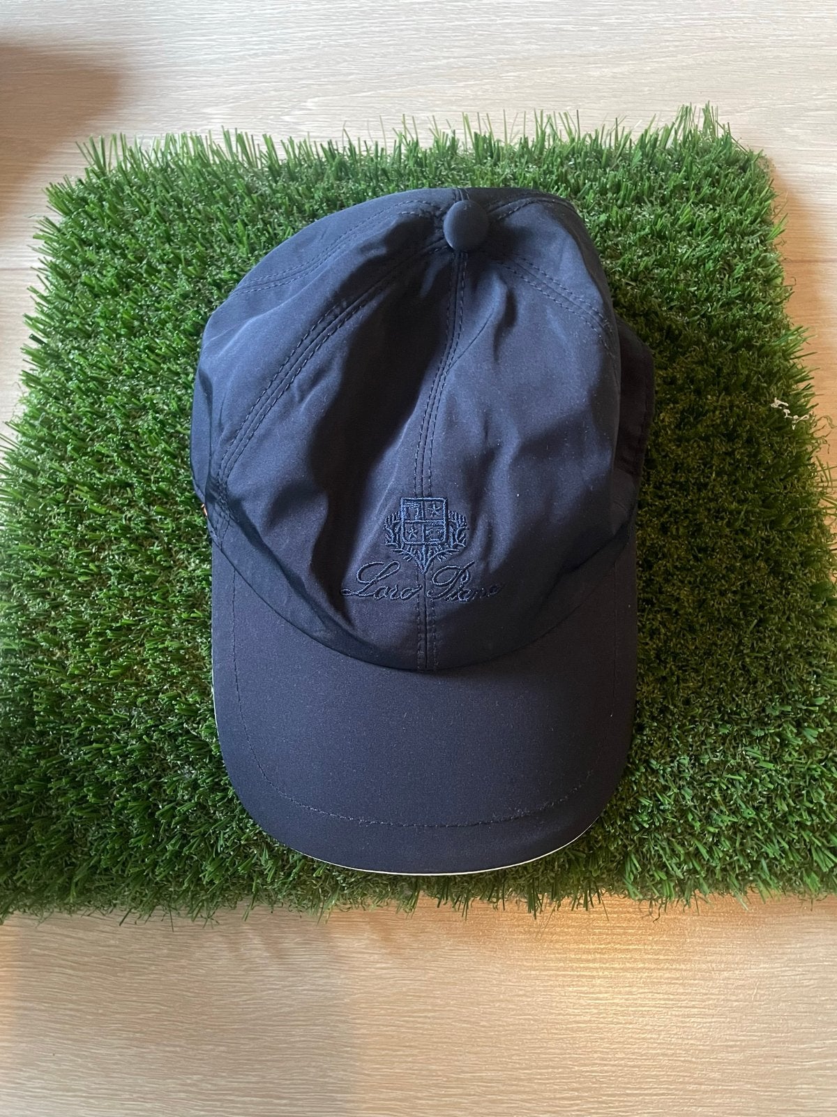 Loro Piana Storm System Pet - Nieuw met labels, Kleding | Dames, Ophalen of Verzenden, Nieuw, One size fits all, Pet