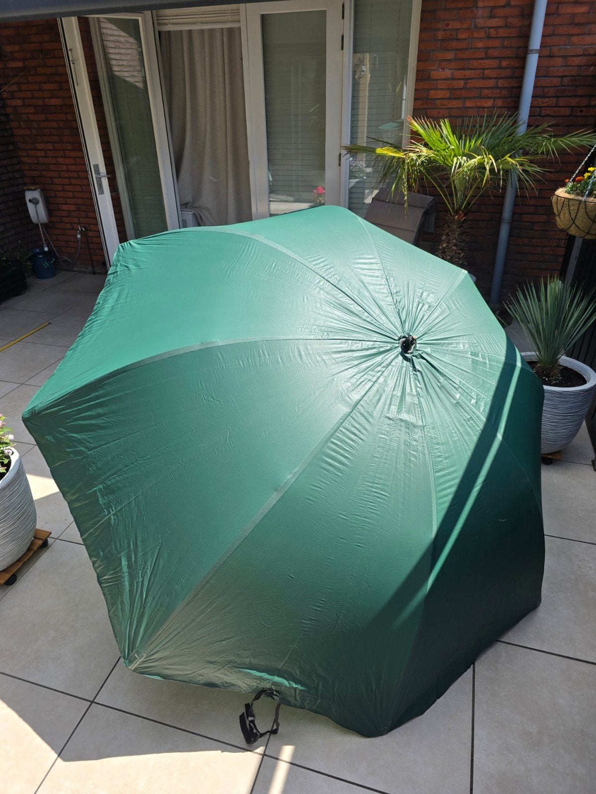 Grote groene parasol/zonnescherm - Ideaal voor vissen, Ophalen, Zo goed als nieuw