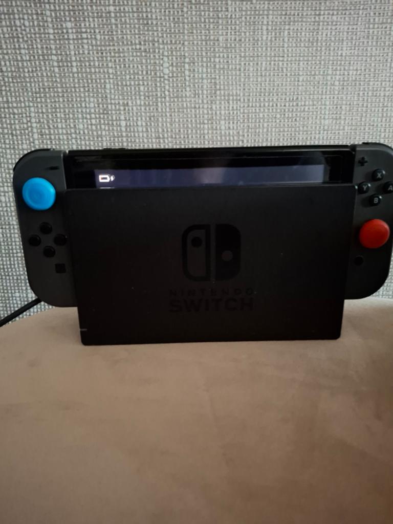 Nintendo plus hoes en 2 controllers, Ophalen of Verzenden, Zo goed als nieuw, Met 2 controllers, Switch Original