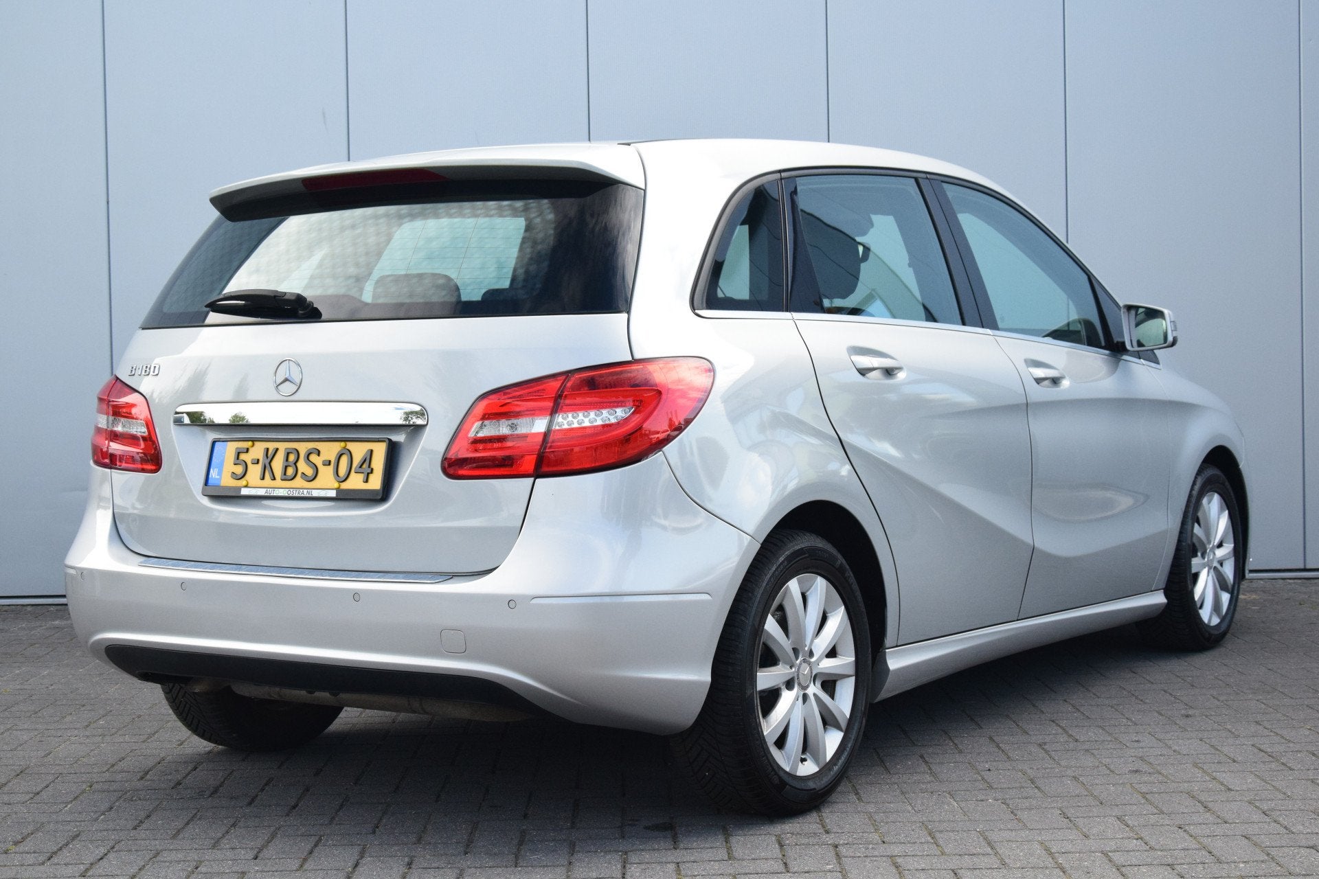 Mercedes-Benz B-Klasse 180 Ambition Automaat Bi-Xenon Navi T, Gebruikt, 4 cilinders, 122 pk, Zilver of Grijs