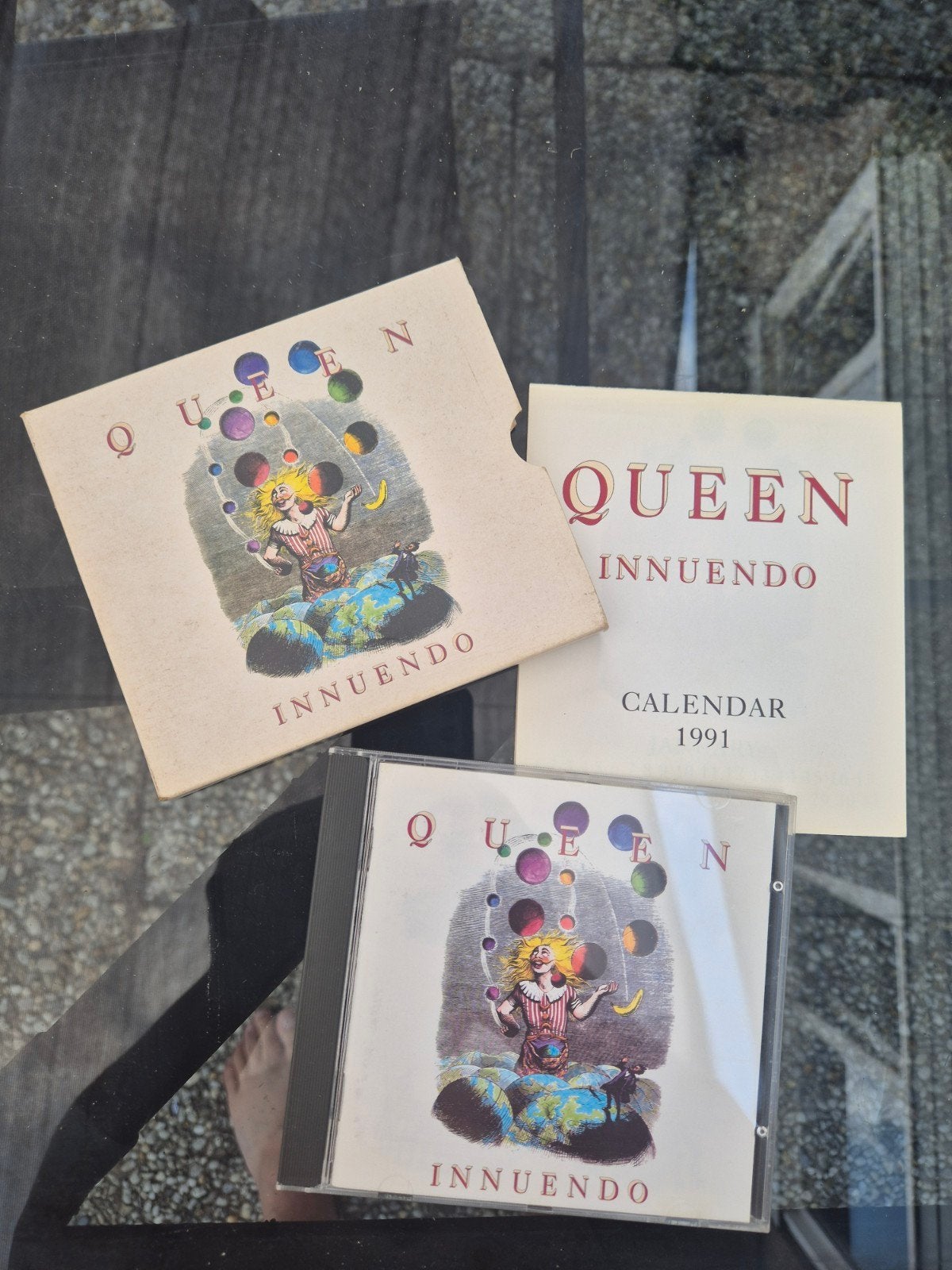 Queen - Innuendo CD met kalender 1991 (zeldzaam), Speciale editie, Ophalen of Verzenden, Zo goed als nieuw, Classic Rock