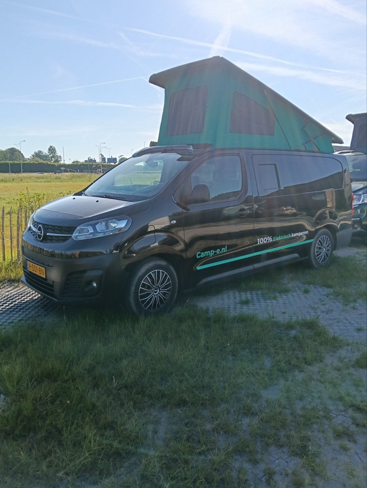 Opel Vivaro elektrische camper - 2022, 4 persoons, compleet!, Caravans en Kamperen, Bedrijf