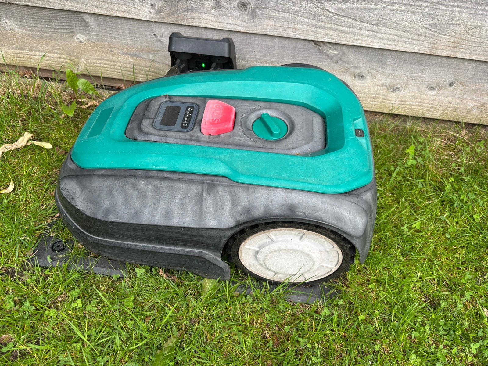Ferrex R800Smart Robot Grasmaaier, Tuin en Terras, Robotmaaiers, Ophalen, Zo goed als nieuw, 20 tot 25 cm, Bestuurbaar via app