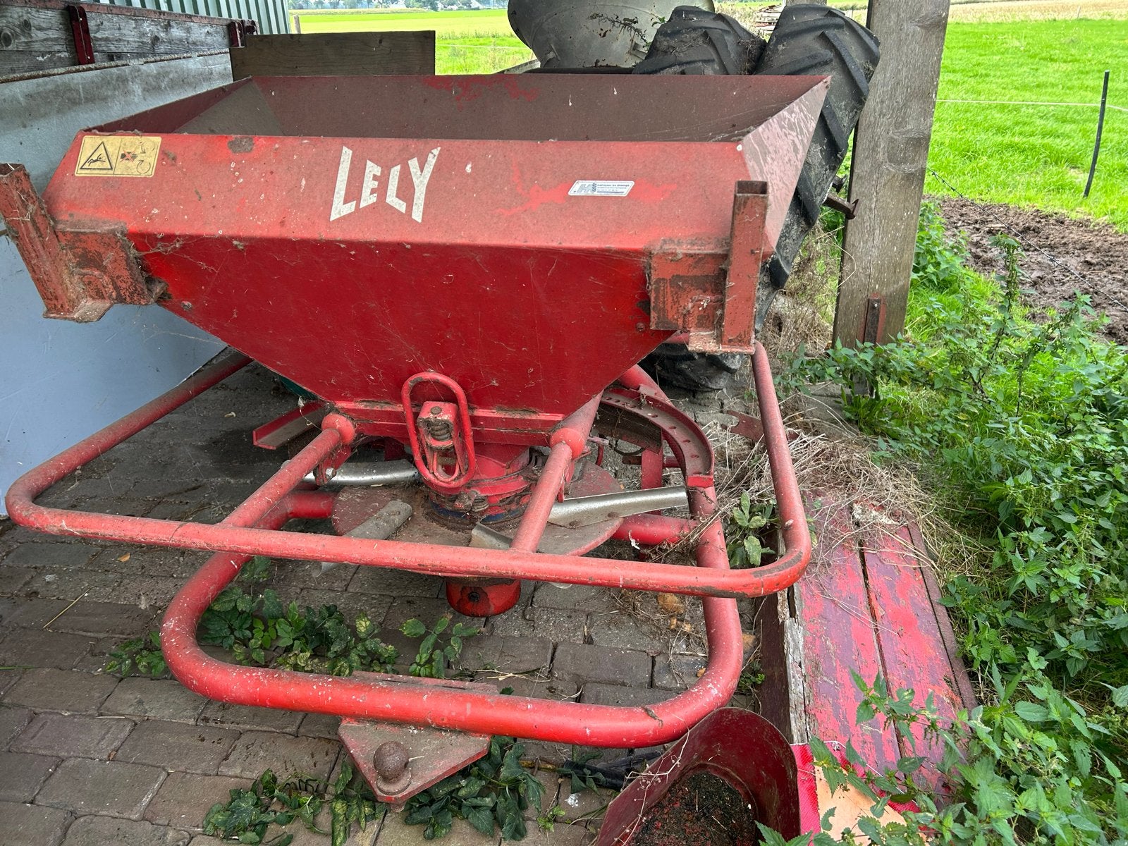Lely kunstmeststrooier gebruikt