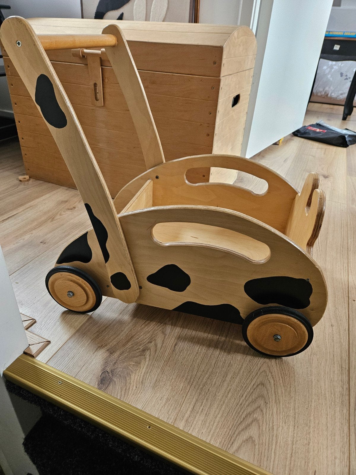 Houten loopwagen met koeienprint - Zo goed als nieuw, Ophalen, Zo goed als nieuw, Duw- of Trekspeelgoed