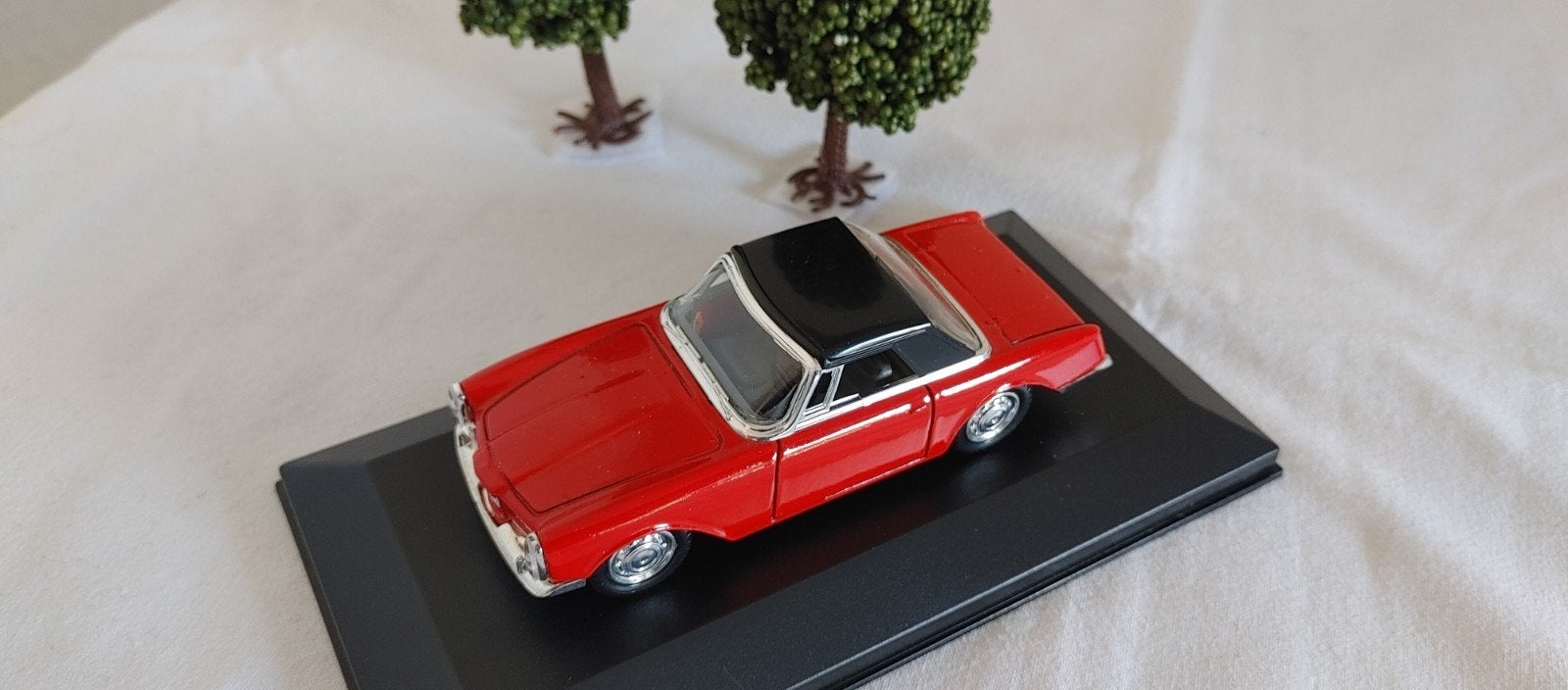 facel vega 1:43 rood, Verzenden, Zo goed als nieuw, Auto, Overige merken