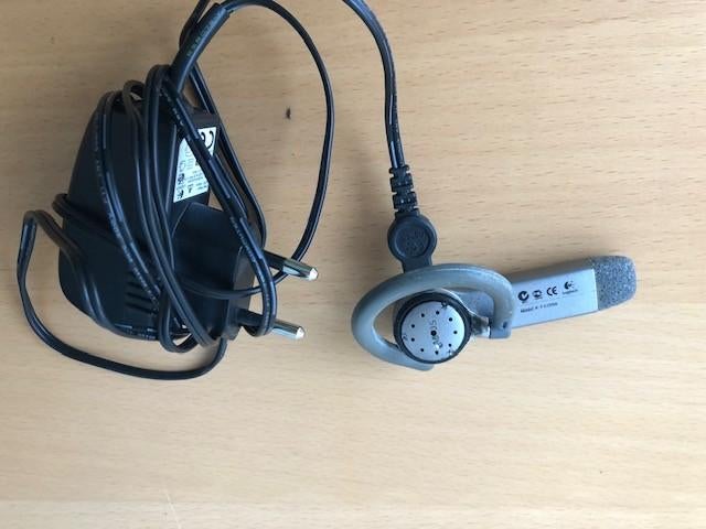 Logitech Bluetooth oortje met oplader., Gebruikt, Logitech, On-ear, Ophalen of Verzenden