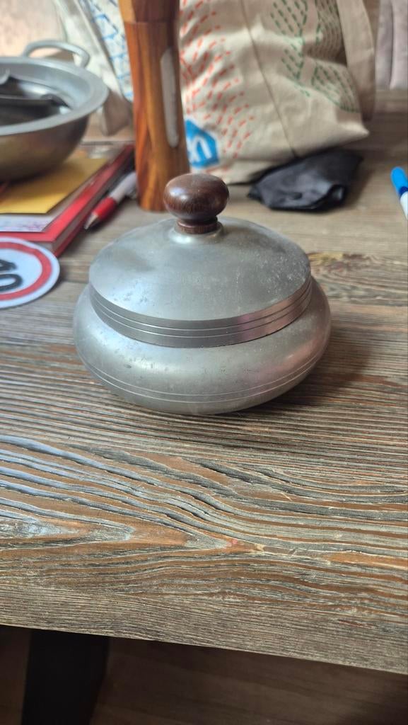 Vintage tinnen potje met houten knop, Ophalen