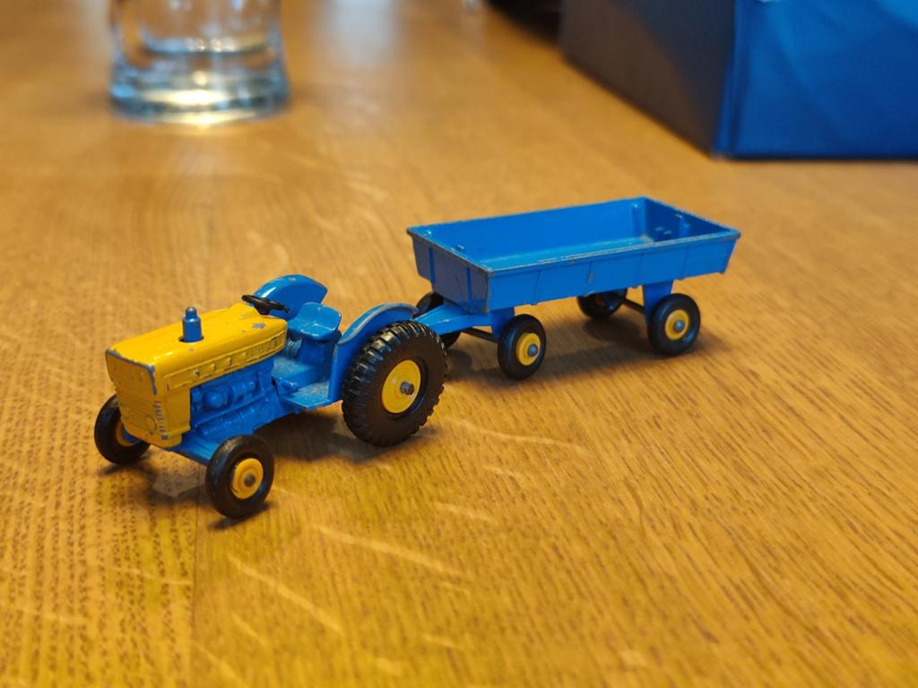 Matchbox Ford Tractor + Hay Trailer BLAUW, Ophalen of Verzenden