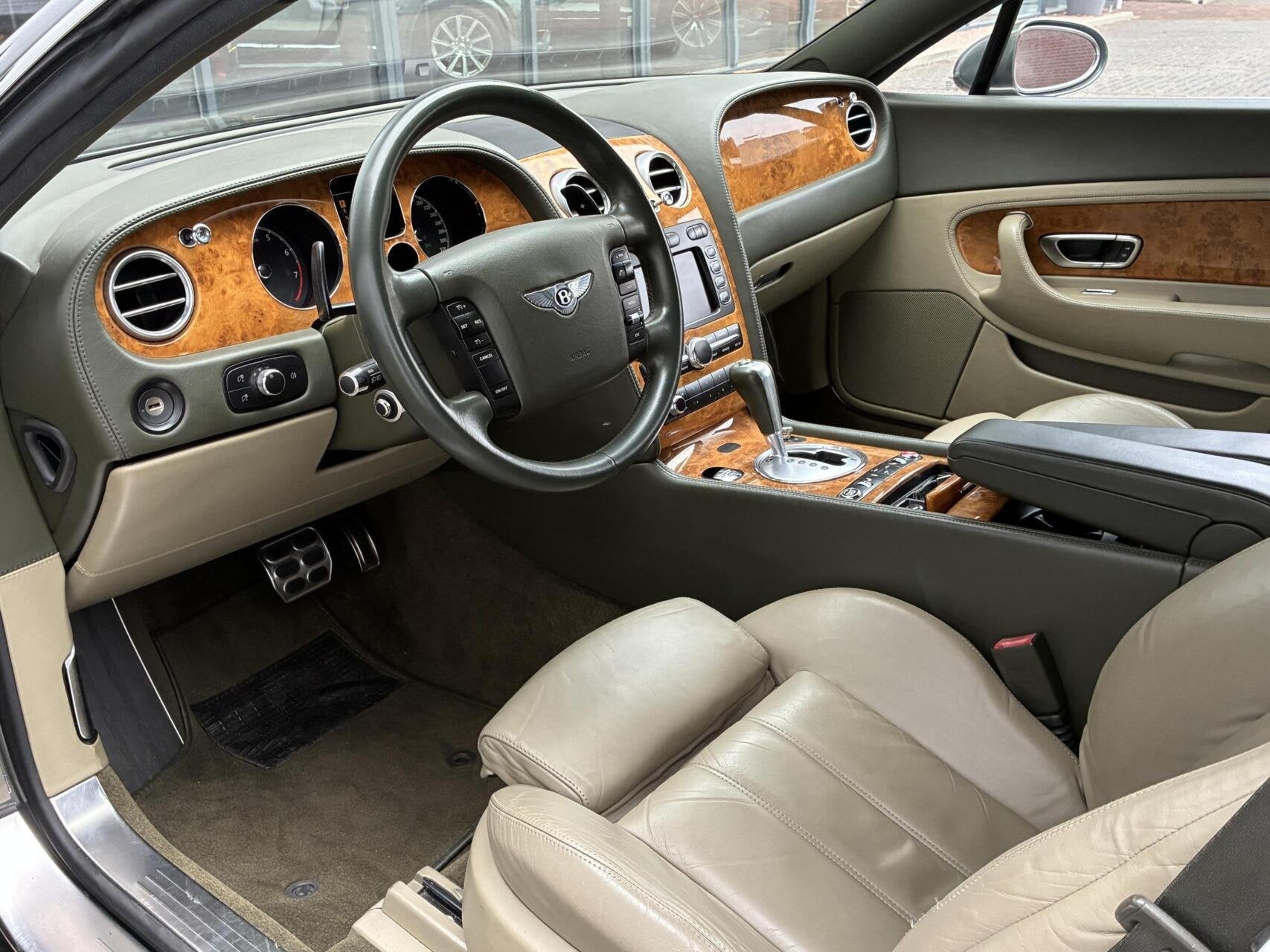Bentley Continental GT 6.0 W12 Uniek Nederlandse Auto 116715, Auto's, Automaat, Gebruikt, 12 cilinders, Bedrijf